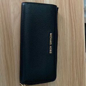 MICHAEL KORS BLACK JET SET TRAVEL ZA CONTINENTAL CHECK LEATHER WALLET